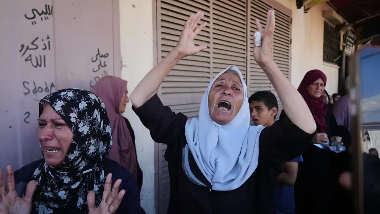 " গাজা শান্তি চুক্তি " প্রতিক্রিয়ায় বিলম্বে ইসরায়েলি হামলা