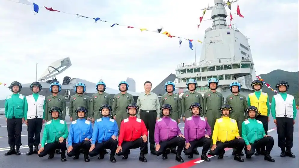 চীনের বিমানবাহী রণতরী ‘ফুজিয়ান’